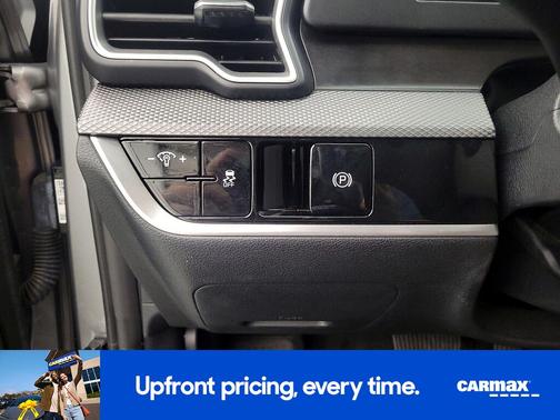 Silver 2025 Kia Sportage LX