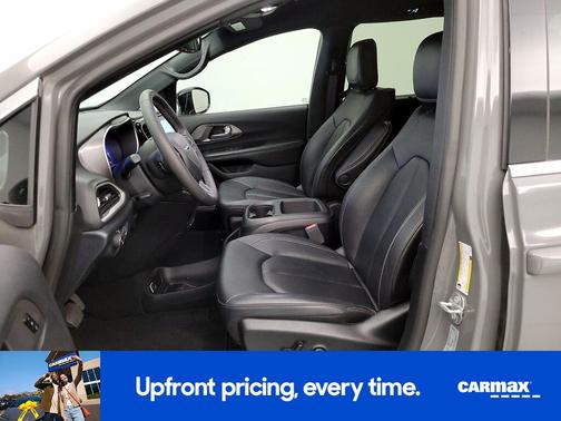 Gray 2025 Chrysler Pacifica Select