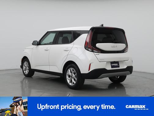 White 2025 Kia Soul LX