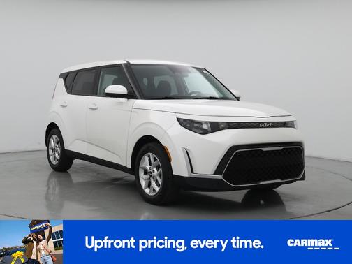 White 2025 Kia Soul LX
