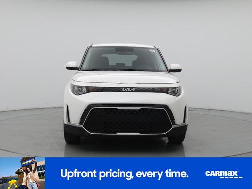 White 2025 Kia Soul LX