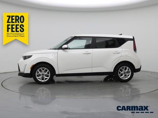 White 2025 Kia Soul LX