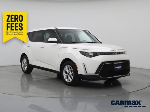 White 2025 Kia Soul LX