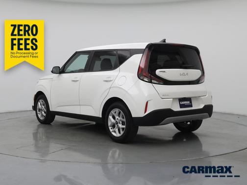 White 2025 Kia Soul LX