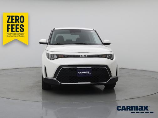 White 2025 Kia Soul LX