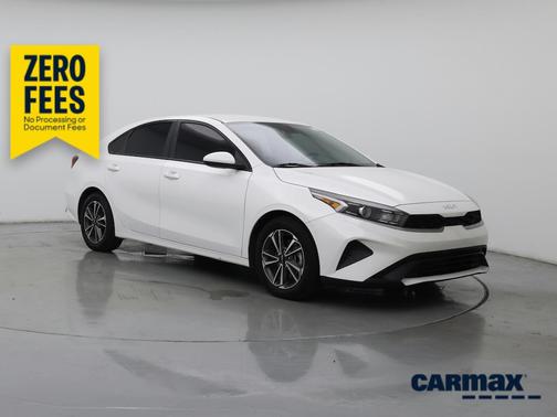 White 2022 Kia Forte LXS
