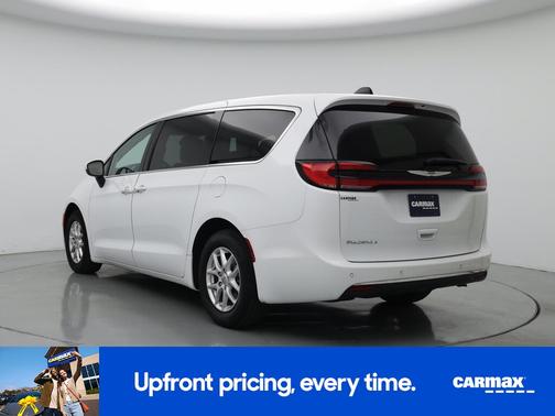 White 2023 Chrysler Pacifica Touring L
