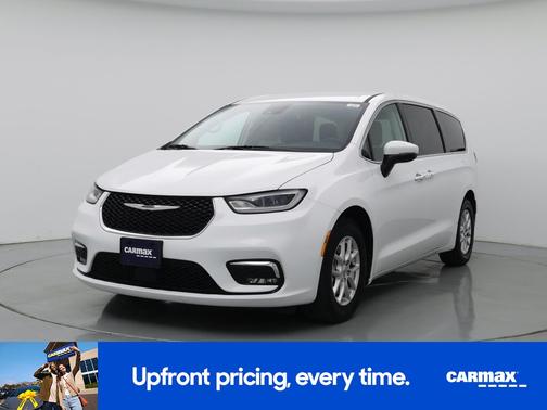 White 2023 Chrysler Pacifica Touring L