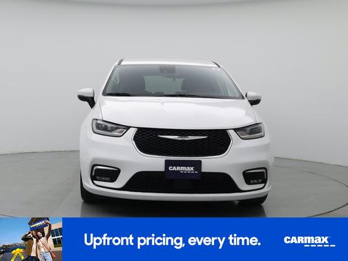 White 2023 Chrysler Pacifica Touring L