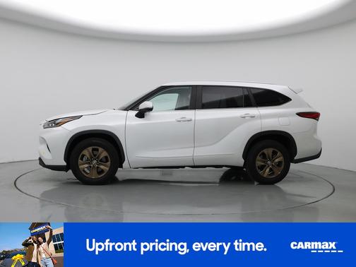 White 2023 Toyota Highlander Hybrid Bronze Edition