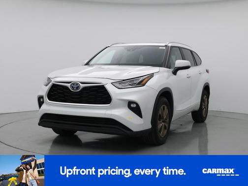 White 2023 Toyota Highlander Hybrid Bronze Edition