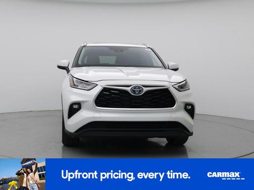 White 2023 Toyota Highlander Hybrid Bronze Edition