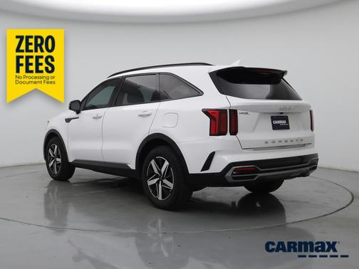 White 2022 Kia Sorento S
