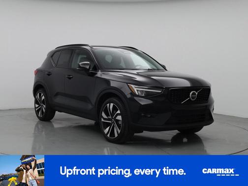 2025 Volvo XC40 B5 Plus Dark Theme