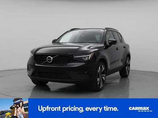 2025 Volvo XC40 B5 Plus Dark Theme