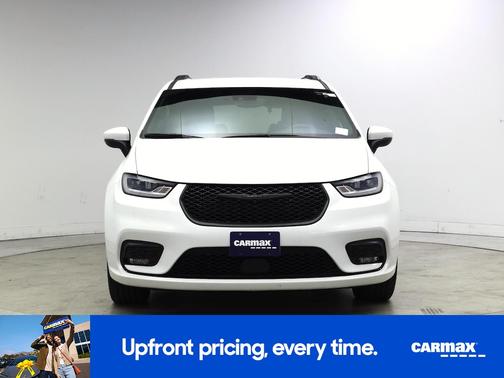 White 2023 Chrysler Pacifica Touring L