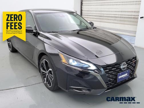 Black 2023 Nissan Altima SR