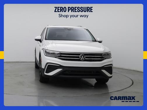 White 2023 Volkswagen Tiguan SE