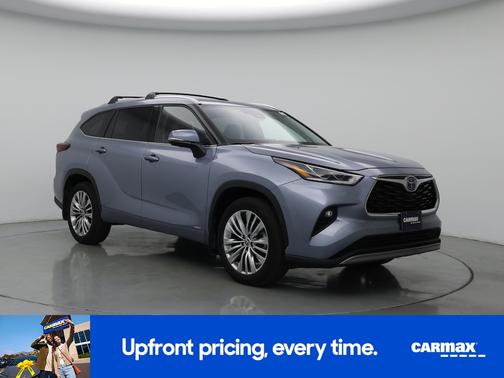 Silver 2024 Toyota Highlander Hybrid Platinum