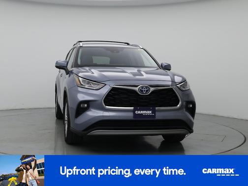 Silver 2024 Toyota Highlander Hybrid Platinum