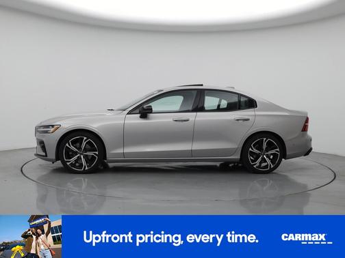 2024 Volvo S60 B5 Plus Dark Theme