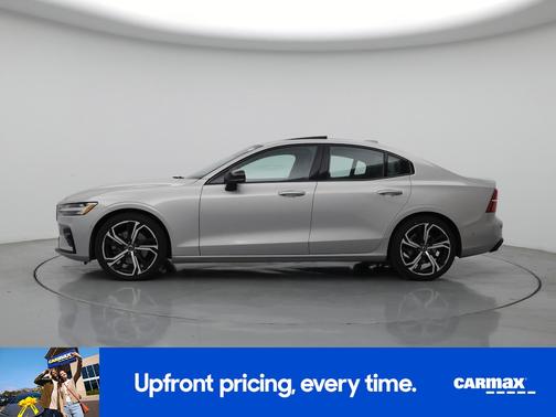 2024 Volvo S60 B5 Plus Dark Theme