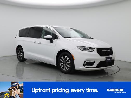 White 2023 Chrysler Pacifica Hybrid Touring L