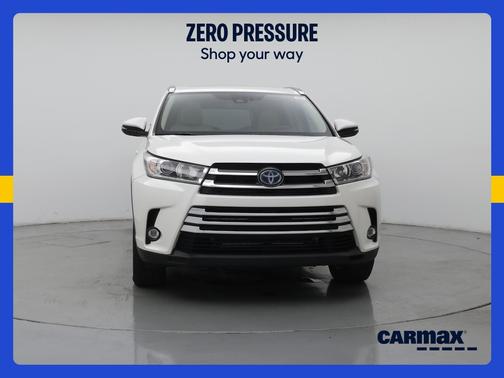 White 2019 Toyota Highlander Hybrid Limited