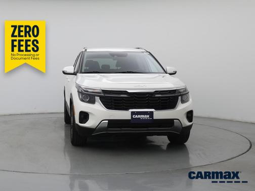 White 2024 Kia Seltos S