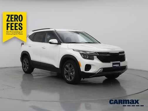 White 2024 Kia Seltos S