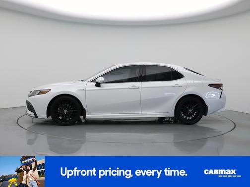 White 2021 Toyota Camry Hybrid XSE