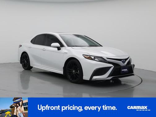White 2021 Toyota Camry Hybrid XSE