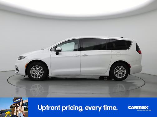 White 2023 Chrysler Pacifica Touring L
