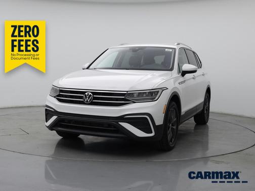 White 2024 Volkswagen Tiguan SE