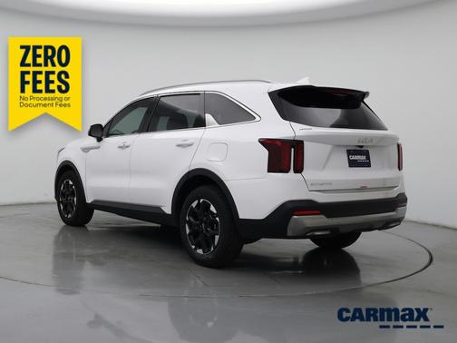 White 2025 Kia Sorento S