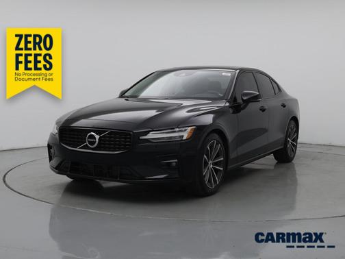 Black 2022 Volvo S60 B5 Momentum