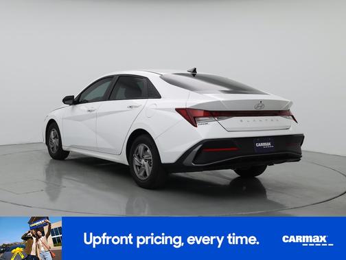 White 2025 Hyundai ELANTRA SE