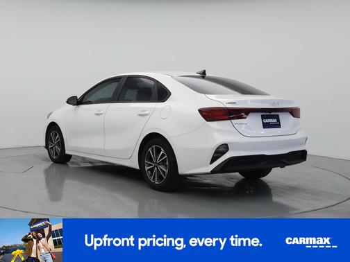 White 2023 Kia Forte LXS