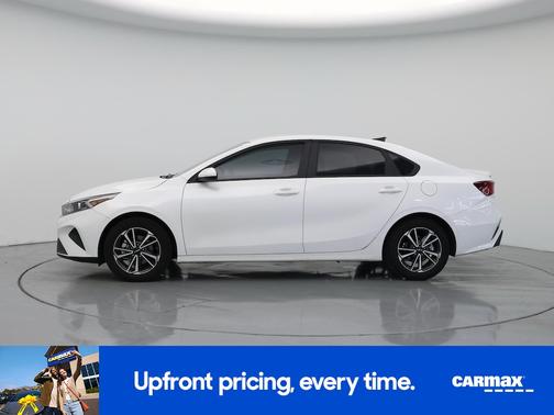 White 2023 Kia Forte LXS