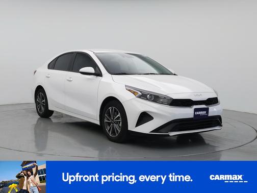 White 2023 Kia Forte LXS