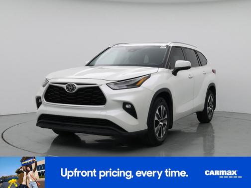White 2021 Toyota Highlander XLE