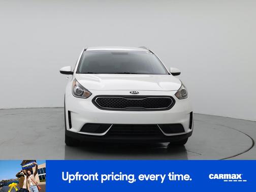 White 2019 Kia Niro LX
