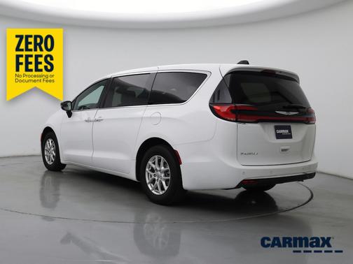White 2025 Chrysler Pacifica Select