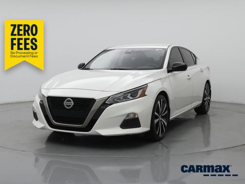 White 2022 Nissan Altima SR