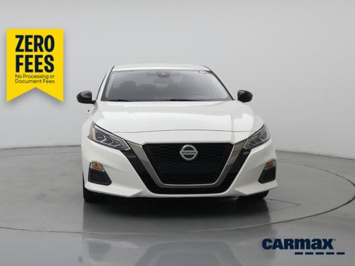 White 2022 Nissan Altima SR