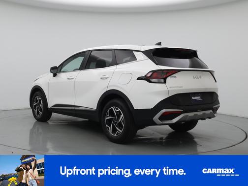 White 2025 Kia Sportage LX