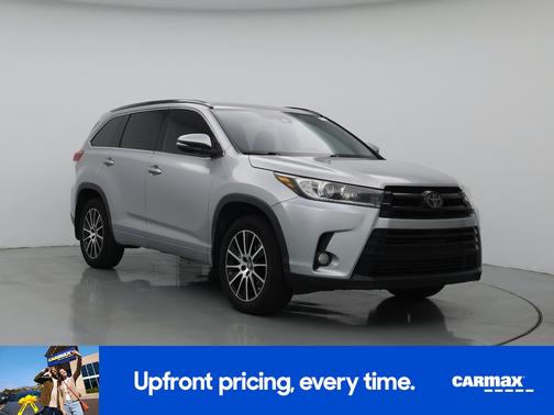 Silver 2018 Toyota Highlander SE