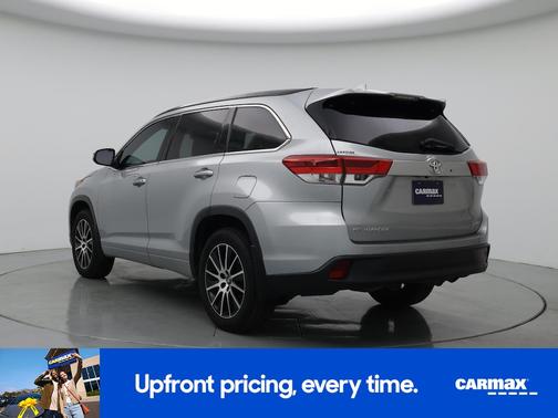 Silver 2018 Toyota Highlander SE