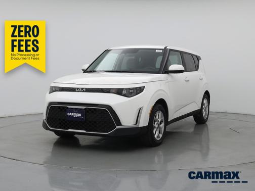 White 2025 Kia Soul LX