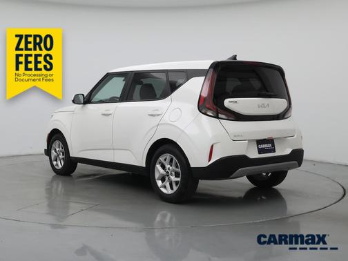 White 2025 Kia Soul LX